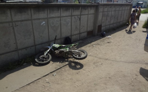 В Сыктывкаре "Нива" влетела мотоцикл, мужчина попал в больницу (фото)