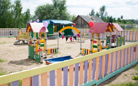 Tele2 построила детскую площадку для социально-реабилитационного центра в Усогорске