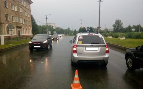 В Коми молодая автоледи только получила права и уже сбила мужчину (фото)