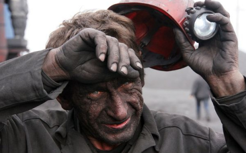 На шахте в Коми произошло обрушение, под завалами остались люди