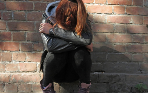 Под Сыктывкаром жестокая женщина избила ребенка и обокрала мать