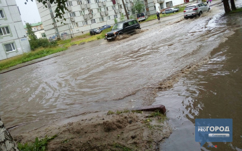 Ливень превратил улицы Сыктывкара в полноводные реки (фото)