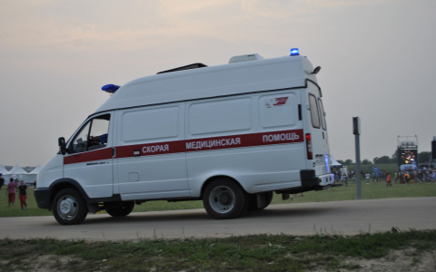 В Коми пьяные подростки разбились на угнанном мотоцикле и напали на врачей, которые им помогли