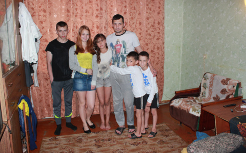 В Коми женщина бросила мужа с судимостью и пятерых детей и сбежала с молодым любовником