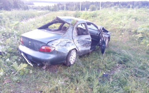 В Коми водитель-новичок, 17 раз попадавшийся на нарушении ПДД, опрокинулся на дороге