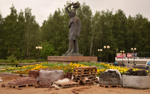 Фоторепортаж для тех, кто не видел: ремонт Театральной площади в Сыктывкаре