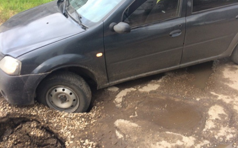 В Технадзоре Коми объяснили причину возникновения дыр в асфальте