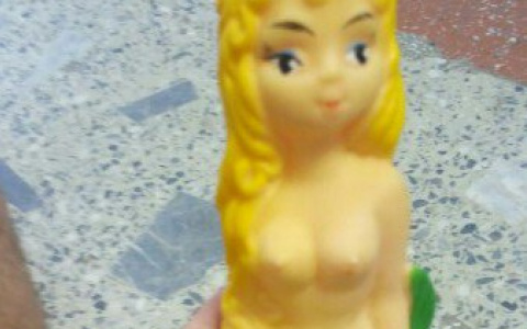 В одной из больниц Коми врачи дают детям игрушку с голой женской грудью