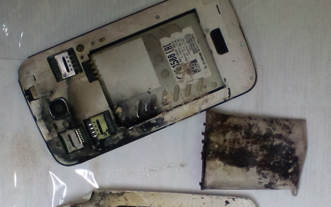 Спящие сыктывкарцы едва не сгорели заживо в постели из-за взорвавшегося телефона (фото)