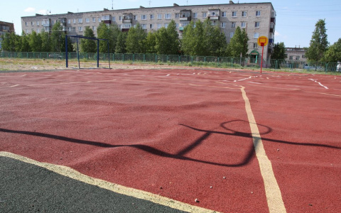 В Коми потратили 5 миллионов на школьный стадион, который пошёл волнами (фото)