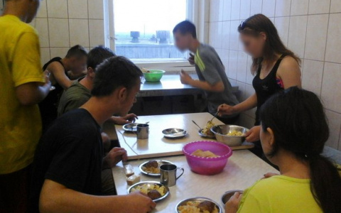 Ситуация, как дети из школы-интерната в Коми рубили борщевик, попала на федеральный канал (видео)