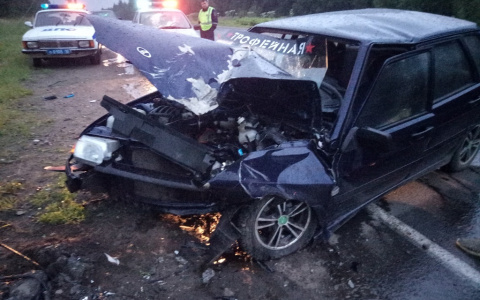 В Сыктывкаре автомобилист влетел в опору ЛЭП, его госпитализировали