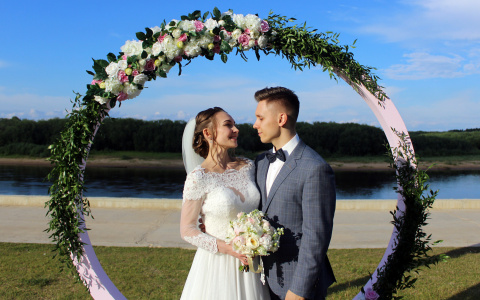 На набережной в Сыктывкаре впервые прошла свадьба (фото)