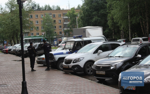 У ТЦ "Парма" в Сыктывкаре, где вчера были беспорядки, дежурит полиция (фото)