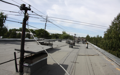 В центре Сыктывкара обрушилась часть облицовки жилого дома