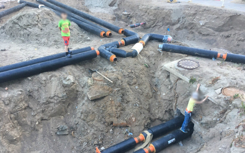 В Коми дети, гуляя во дворе, рискуют быть погребёнными заживо (фото)