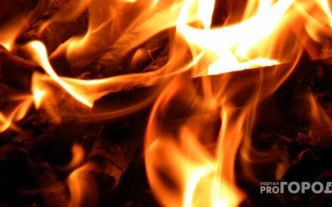 В Коми мужчина обиделся на сестру и поджег квартиру, в которой она спала