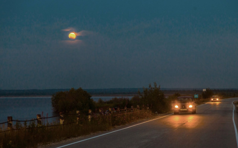 Жители Коми сняли на фото мистическую «кровавую» Луну (фото)