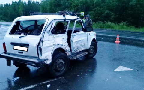 В Коми столкнулись две "Лады", пострадали три человека