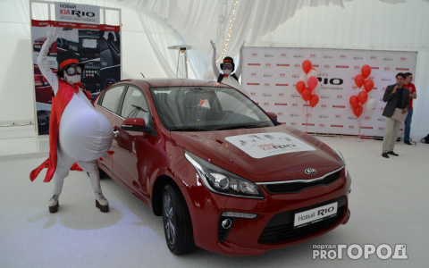 На презентации нового KIA RIO сыктывкарцы сделали сотни селфи с автомобилем (фото)