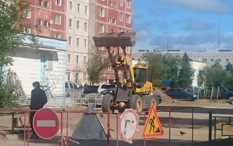 Суровая «противоугонка»: в Коми велосипед закинули в ковш погрузчика (фото)