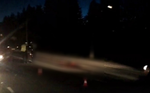 Появилось видео с места ужасного ДТП в Сыктывкаре, где мужчине оторвало голову (16+)