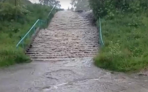 Очевидцы прислали видео грандиозного водопада в Эжве