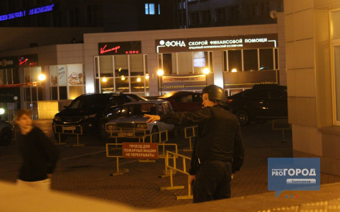 В центре Сыктывкара оцепили крупный торговый центр (фото)