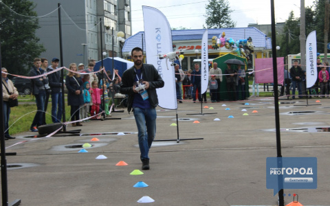 На День Эжвы квадрокоптеры буквально захватили все небо и внимание горожан (фото)