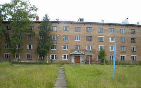 Жильцов маневренного фонда переселяют в заброшенное общежитие под Сыктывкаром (фото)