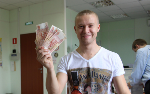 Гороскоп на 15 августа: Раков ждёт удача в бизнесе, а Стрельцы будут отдавать долги