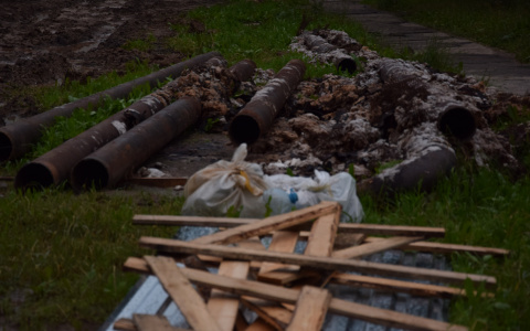 В Сыктывкаре после ремонта теплотрассы дорога превратилась в непролазное месиво (фото)