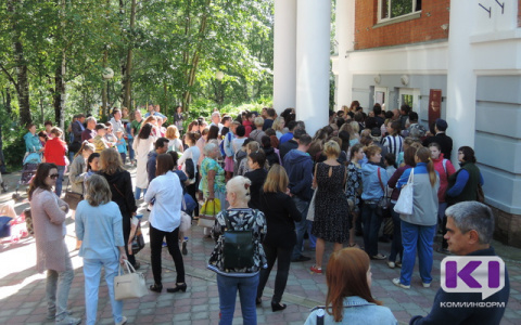 В Сыктывкаре родители брали штурмом центр дополнительного образования