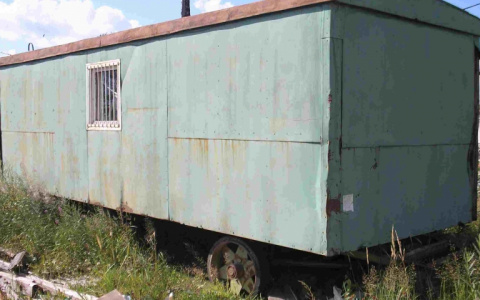 В Коми рабочего раздавил сорвавшийся с высоты строительный вагон