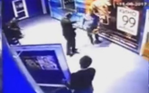 В клубе Сыктывкара прокомментировали визит посетителя с бензопилой