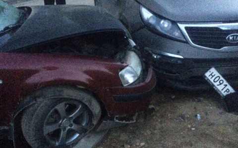 В Сыктывкаре лихач устроил крупное ДТП и напал на полицейских (фото)