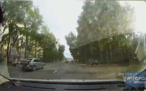 В Сыктывкаре неизвестный на БМВ устроил на Сысольском шоссе гоночную трассу (видео)