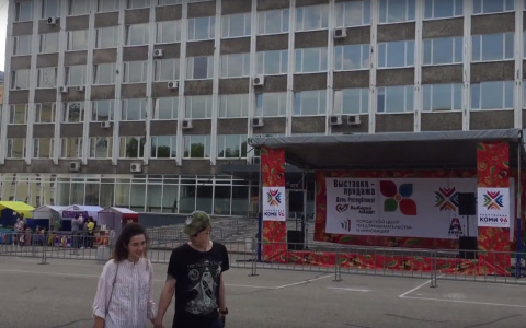 В Сыктывкаре на главной площади звучала похабная песня (видео)