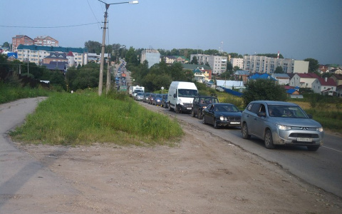 В Сыктывкаре из-за ДТП, где погиб водитель «Лады Калины», растянулась огромная пробка (фото)