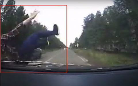 В Коми 14-летняя девушка прыгнула под колёса авто (видео)