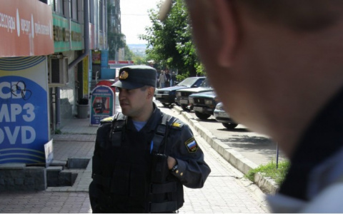 Романтик из Коми украл из магазина бутылку алкоголя, шоколадку и кошачий корм