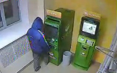 В Коми 16-летний парень ограбил банкомат