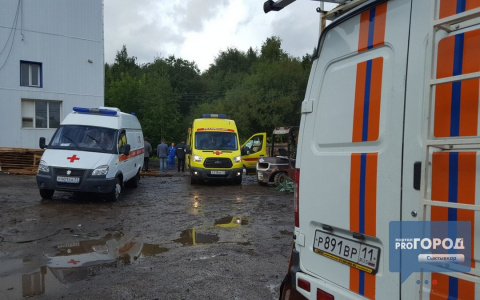 Появилось видео с места ЧП в Сыктывкаре, где на людей упала крыша