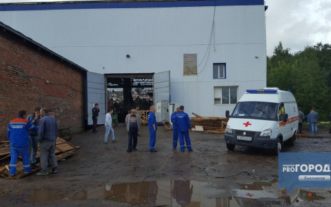 В Сыктывкаре спасатели извлекли из-под завалов двоих человек