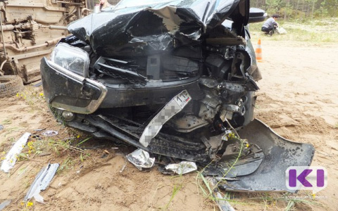 В Коми внедорожник врезался в кроссовер, где были две женщины и ребенок (фото)