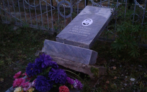 В Коми подростки разгромили кладбище (фото)