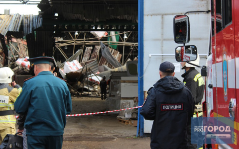 Мужчину, на которого упала крыша в Сыктывкаре, перевели из реанимации