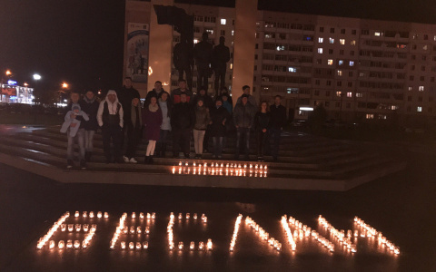 Жители Коми выложили свечами слово «Беслан» в память о жертвах теракта