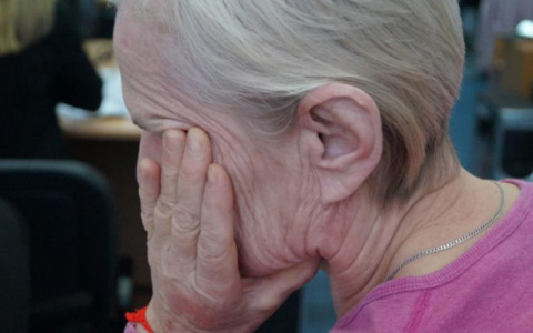 Житель Коми пытался убить свою мать, прикованную к постели