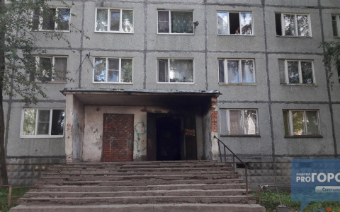 В Сыктывкаре жильцы сгоревшего дома почти месяц живут без света (фото)